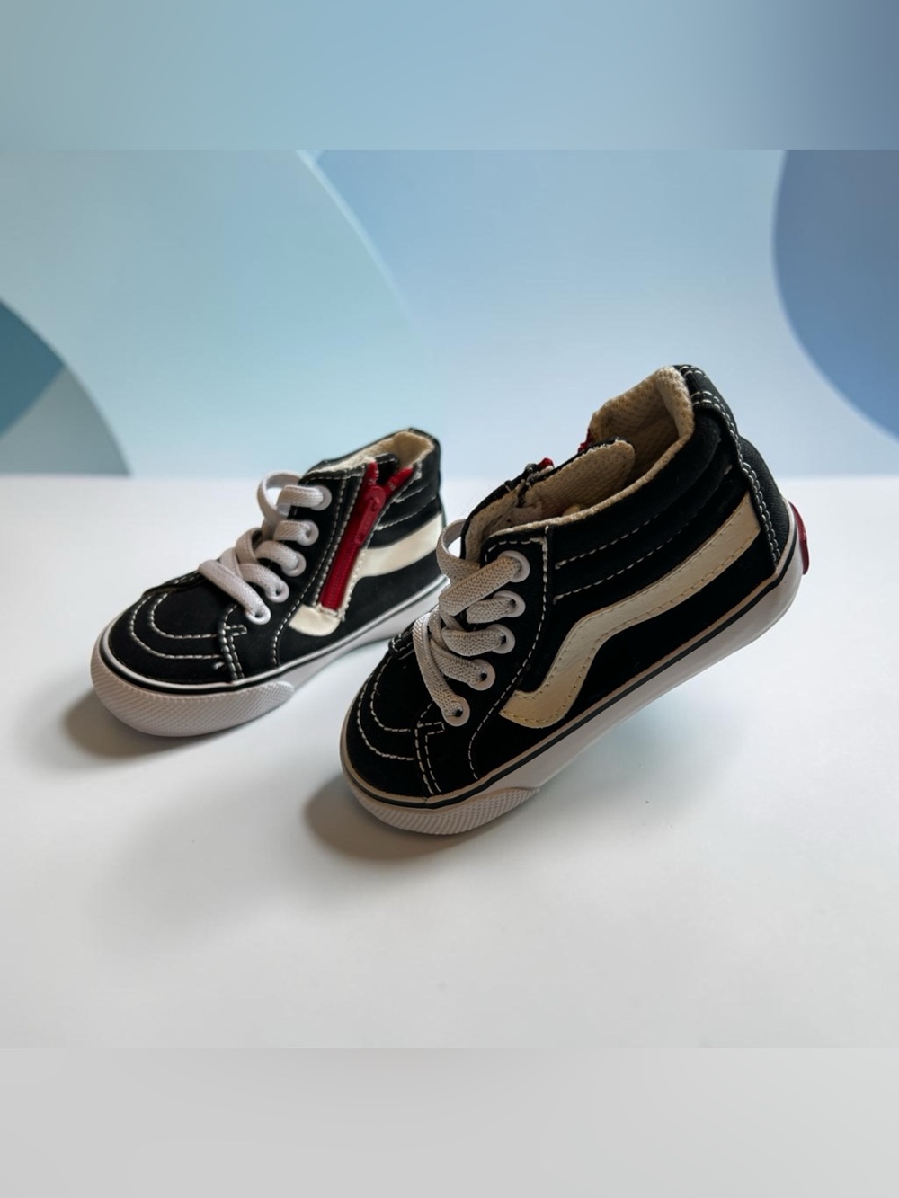 Vans Kids Black and White High-Top Sneakers with Red Zipper pocket size US 5-6